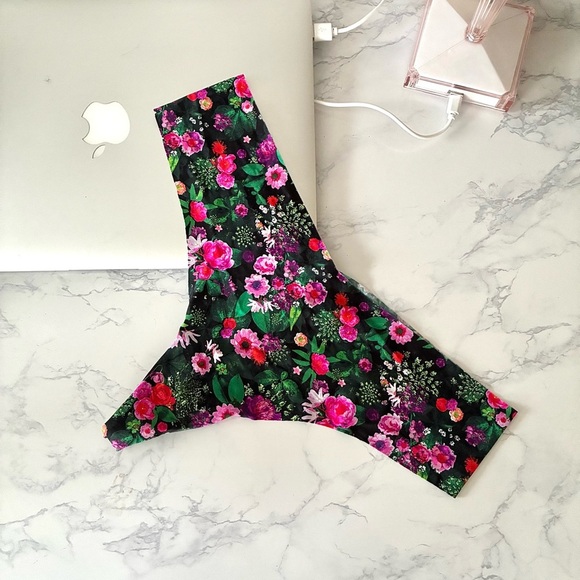Victoria’s Secret Floral Thong - Picture 1 of 3